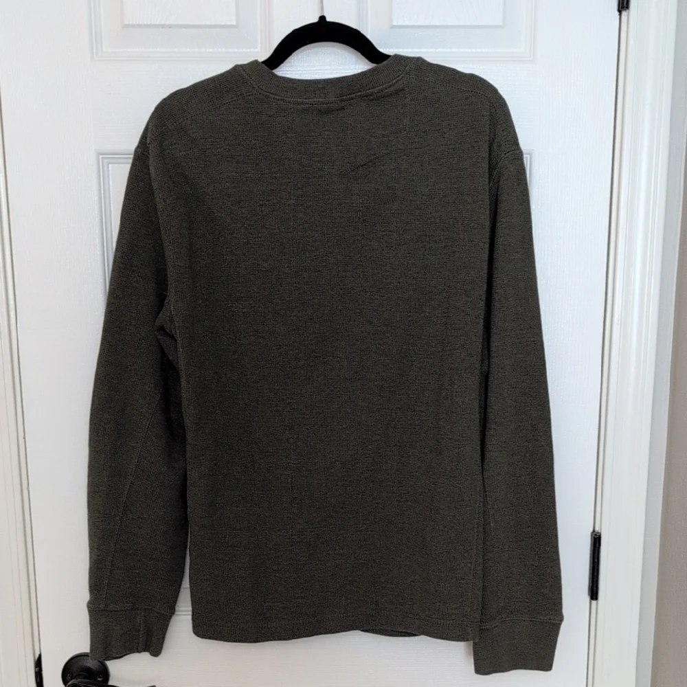 Eddie Bauer Men's Olive Crewneck Sweater - Picture 4 of 4